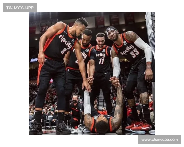 《开拓者低级失误让局面失控,小崔紧急替补展现突破潜力》(开拓者的) 《开拓者低级失误让局面失控,小崔紧急替补展现突破潜力》(开拓者的)