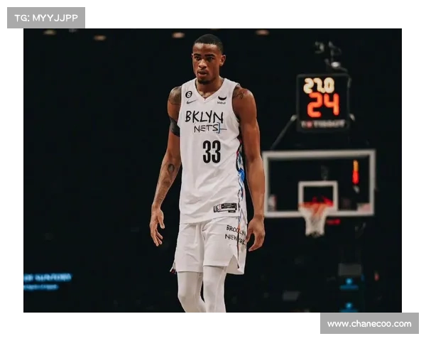 克拉克斯顿的嘴唇内部文身：PUNK文化的大胆表达(克拉克斯顿 身高)