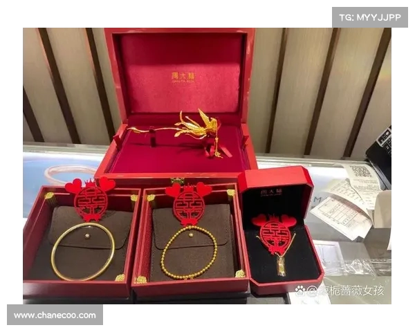 去男朋友家商量婚事,意外发现母亲手腕上的金手镯,我果断提分手 去男朋友家商量婚事,意外发现母亲手腕上的金手镯,我果断提分手